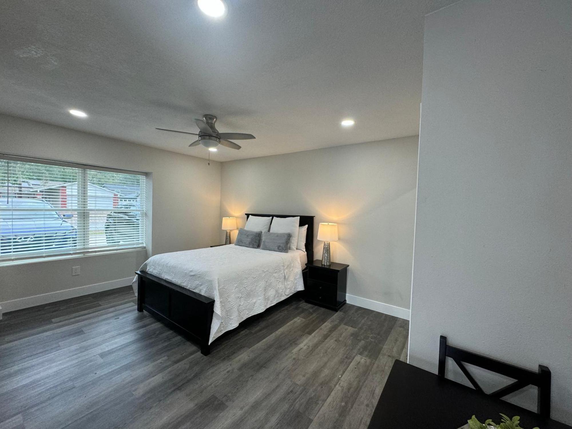 Deluxe Apartment Whit Laundry Tampa Exterior photo